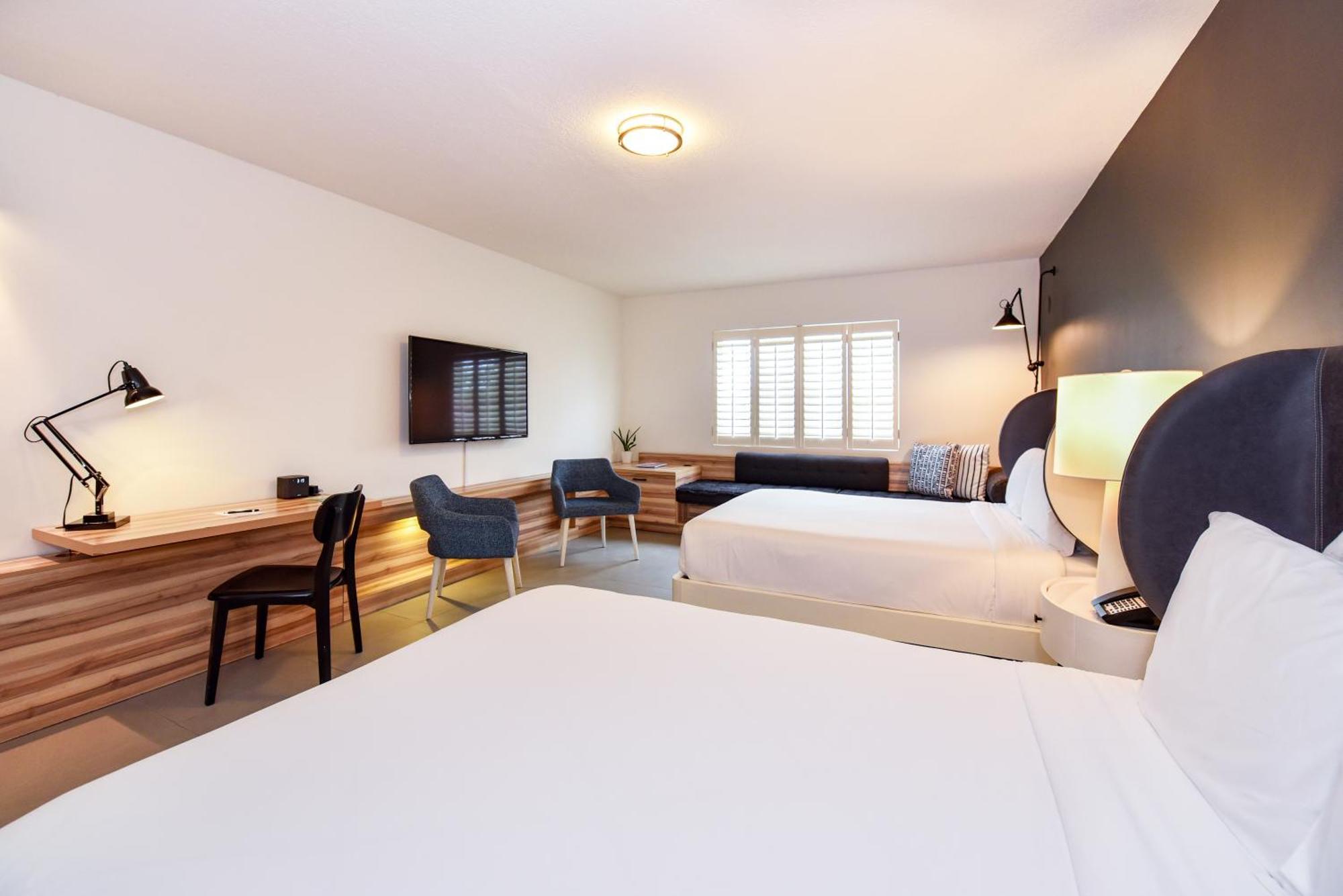 The Locale Hotel Grand Cayman George Town Buitenkant foto