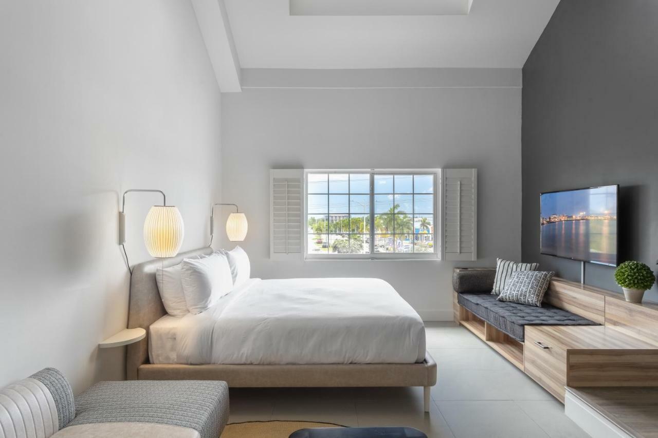 The Locale Hotel Grand Cayman George Town Buitenkant foto